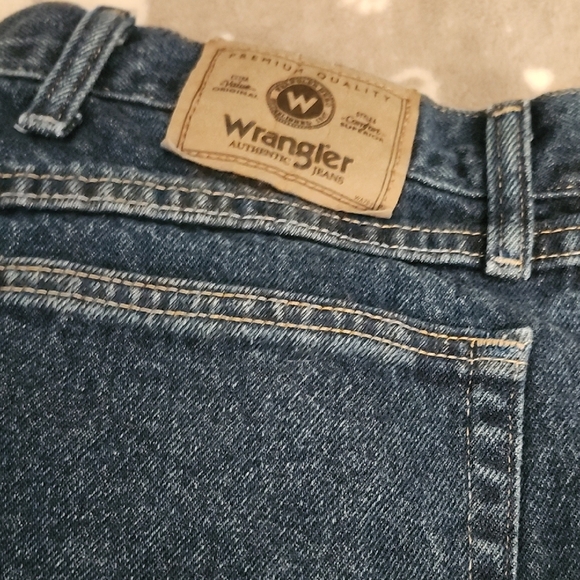 Wrangler Men's Blue Jeans - Picture 2 of 4